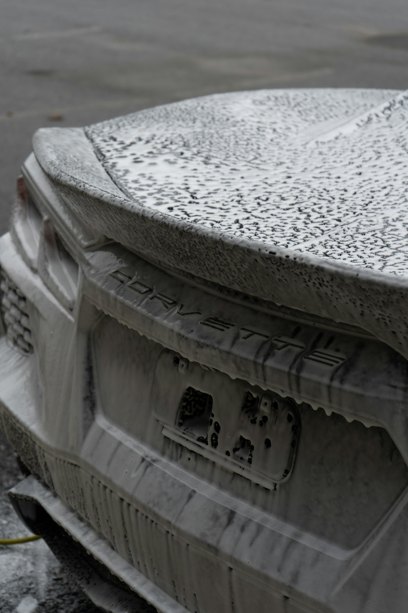 Mousse active sur la carrosserie lors de la décontamination